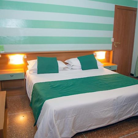 Albergo Glory Borghetto Santo Spirito Exterior photo