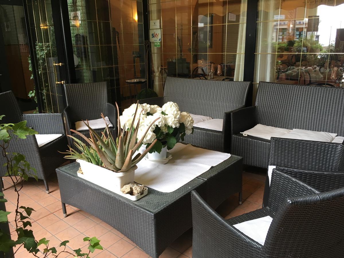 Albergo Glory Borghetto Santo Spirito Exterior photo